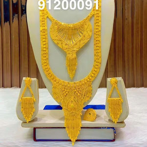 Collar y pendientes de cobre vintage de 18 quilates, conjunto de joyería de lujo chapado en oro de circón con patrón floral de 24 quilates, accesorio de moda de EE. UU. Y Francia - Product Image 1