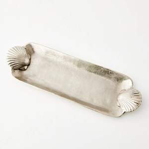 Bandeja de Servicio Tradicional de aluminio fundido con borde y acabado pulido para cenas elegantes o almuerzos - Product Image 4