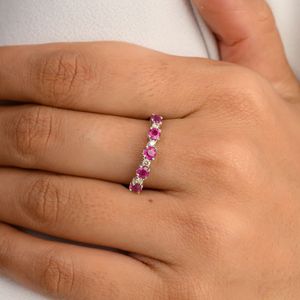 Bague empilable faite à la main en diamant rubis naturel 100% or blanc massif 14 carats magnifiquement conçue coupe ronde pour les mariages - Product Image 4