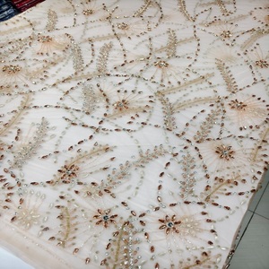 ผ้าลูกไม้หรูหราทำมือเป็นมิตรกับสิ่งแวดล้อม ประดับด้วยลูกปัดปักลายดอกไม้สีเงินชมพูผสมคริสตัลและหิน  แบบดั้งเดิม ยาว 5 หลา - Product Image 1