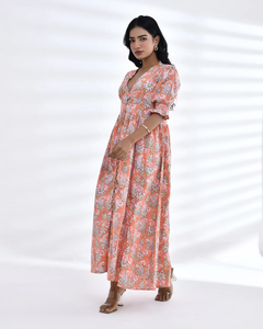 Belle robe mi-longue pour femme avec imprimé floral décolleté en V manches courtes et cordon de serrage à la taille conçu à partir de l'Inde - Product Image 6