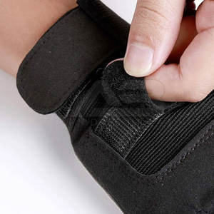 Gants de gymnastique demi-doigts durables en gros personnalisés avec votre propre logo en cuir solide - Product Image 6