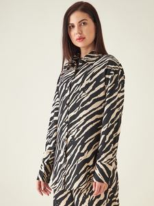 Conjunto de estampado de cebra a la moda hecho a medida-Camisa de manga larga y pantalones a juego adecuados para clientes boutique y revendedores - Product Image 4