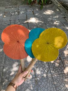 พัดลมใบบัวงานฝีมือแบบยืดหยุ่นจากใบบัวผู้ส่งออกสินค้ามีสไตล์ - Product Image 4