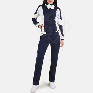 Conjunto Deportivo de Dos Piezas para Mujer, de Invierno, con Capucha, 100% Algodón, Diseño Personalizable y Mangas Largas, Calidad Premium - Product Image 4