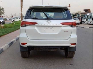 Nuevo SUV SR5 2022 con Motor Diésel 4.1-6L, Euro V, Blanco, I-Force Max Premium Turbo Automático, Volante a la Izquierda, Cuero Oscuro, R20, Techo Panorámico - Product Image 5