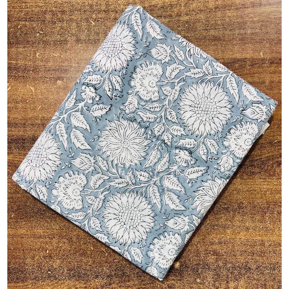 สีเทาเข้ม