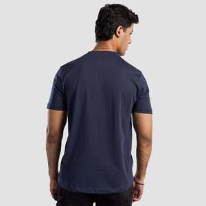 T-shirt décontracté Adventure en bleu marine - Coupe classique, technique de teinture unie - Product Image 3