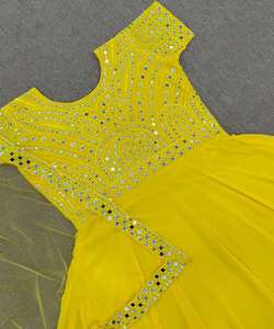 Venta al por mayor Chinon Top Pant Dupatta Set: Venta al por mayor Chinon Top Pant dupatta conjuntos disponibles en una variedad de colores y patrones - Product Image 4