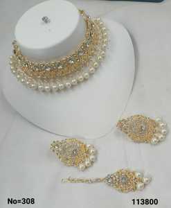 Nouveau design plaqué or traditionnel goutte perle & Kundan clouté boucle d'oreille Mangtika collier ras du cou ensemble et ensemble de bijoux pour femme - Product Image 2