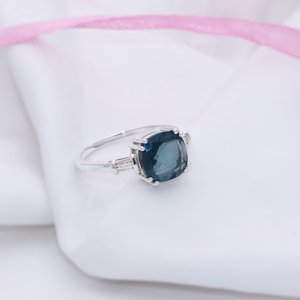 แหวนพลอยโทแพซสีฟ้าสไตล์ลอนดอนสีฟ้าที่มีเอกลักษณ์925ทึบเงินสเตอร์ลิงทันสมัยสไตล์คลาสสิกสำหรับงานแต่งงานของขวัญงานเลี้ยงหมั้น - Product Image 1