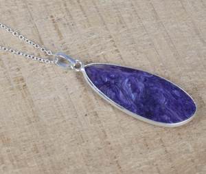 Collar con colgante de plata de ley y charoita púrpura, joyería minimalista con piedras preciosas, collar hecho a mano para mujer - Product Image 2