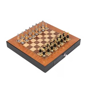 Jeu d'échecs en métal artisanal de qualité supérieure avec des pièces sculptées magnifiquement pour un jeu de stratégie traditionnel et une utilisation élégante comme ornement de maison - Product Image 5