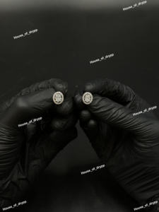 ต่างหูเพชรโมอิสซาไนต์ทรงรีแบบสองในหนึ่งเดียว เงินแท้ 925 ประดับเพชรแบบไอซ์เอาท์ ฮาโล เพฟเซ็ต สไตล์ฮิปฮอป เหมาะสำหรับทั้งชายและหญิง ใส่ไปงานปาร์ตี้ได้ - Product Image 2