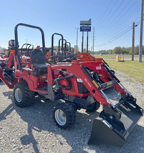 Tractor de Ruedas Usado Massey Ferguson GC1725 4WD con Bomba y Rodamiento, Motor Cummins de 185HP - Tractor Agrícola en Venta - Product Image 1