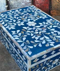 Caja de Joyería Artesanal de Lujo Ecológica con Incrustaciones de Índigo y Hueso, Diseño Floral Único, Bellamente Pulida, Estilo Náutico Europeo - Product Image 1