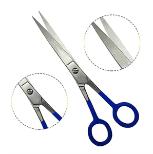 Tijeras de Peluquería con Mango de Plástico Ultraligero para un Trabajo de Peluquería Rápido, Limpio y Cómodo - Product Image 1