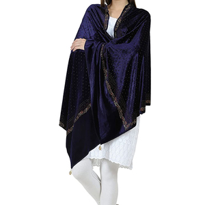 Proveedor directo de fábrica 2024 Nuevo diseño Más vendidos Chales de invierno suaves y cálidos para mujer en material de terciopelo color y tamaño personalizados - Product Image 1