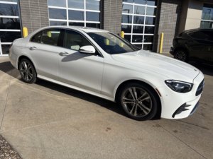 Mercedes-Benz E 350 AWD 4MATIC 2023 Usado en Buen Estado - Product Image 2