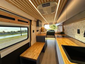 LUXURY RIDE 2024 R A M Promaster Cargo 3500 Conversión a Camper con Techo Alto Extendido, Motor V6, Paquete de Conveniencia - Product Image 5