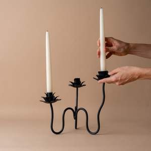 Candélabre vintage en fer forgé noir pour décoration de patio extérieur avec corps en métal résistant aux intempéries - Product Image 6