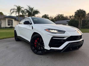 Lamborghini Urus 2022 d'occasion en excellent état - Product Image 3