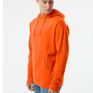 Sudaderas con capucha 70/30 algodón/poliéster reciclado Capucha de 3 paneles Bolsillo canguro Mangas con puños y dobladillo Logotipo en sudaderas con capucha derecha - Product Image 4
