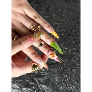 Floral Carnival - Ongles press-on avec motif floral élégant pour la décoration des ongles - Product Image 1