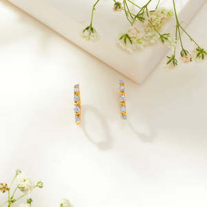 Boucles d'oreilles ovales Dazzle Gold Diamond Hoops et Huggies - Product Image 1