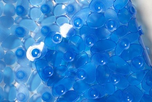 Tappetino da doccia antiscivolo blu traslucido Marelia 72x33 cm (Dintex 05-216) - Product Image 2