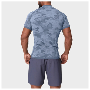 T-shirt de compression pour hommes, idéal pour la gym, la course et l'entraînement, en tissu polyester et élasthanne de qualité supérieure, coupe ajustée pour le sport - Product Image 2