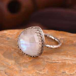 Anillo de piedra lunar de plata esterlina oxidada, piedra preciosa en forma de pera, joyería Bohemia, anillo hecho a mano para su regalo de piedra natal de junio - Product Image 5