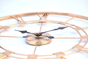 Dernière horloge murale suspendue en métal antique de conception pour la décoration Ff Home Office and Hotel. - Product Image 2