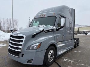 Camión Usado FREIGHTLINER CASCADIA 2026, Modelo Conventional Sleeper, Motor Diésel de 10 Cilindros, Transmisión Automática, Tracción 6X4, Visión Trasera de 360° - Product Image 4