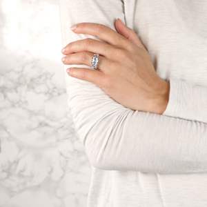 แหวนเพชรโมอิสอัญมณีสำหรับงานหมั้นสามชิ้นสำหรับใช้ในงานครบรอบและวันเกิด - Product Image 4