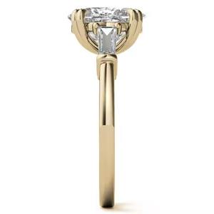 Bague de fiançailles trilogie en diamant taillé ovale en or jaune 14 carats pour fêtes d'anniversaire romantiques bijoux fins - Product Image 5