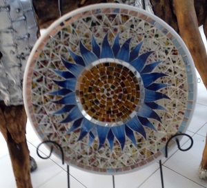 Plato Decorativo de Cerámica Hecho a Mano, Decoración Pintada a Mano y Diseño de Plantas para Decoración del Hogar - Product Image 2