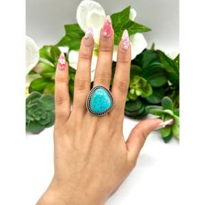 Anillo Navajo Hecho a Mano con Turquesa Kingman y Plata de Ley, Joyería Cultural Coleccionable, Talla 6.5 - Product Image 5