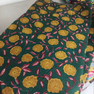 Tissu imprimé en coton de haute qualité, idéal pour la confection de robes, de kurtis, de couture, de tailleur et de vêtements de boutique - Product Image 1