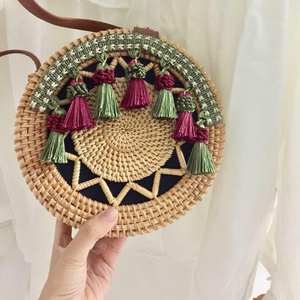 Bolso bandolera de ratán-Elegante pieza artesanal con fibras naturales y diseño único para una moda sostenible con alta calidad - Product Image 6