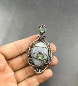 Pera piedra lunar cara de luna tallada bisel conjunto único Bali conector colgante precio al por mayor 925 plata esterlina chapado en oro regalo - Product Image 3