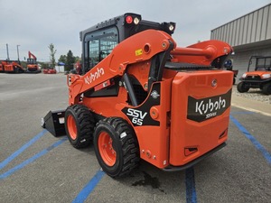 Chargeuse compacte Kubota SSV65 d'occasion 2023 - Puissance fiable, durabilité et polyvalence - Product Image 4