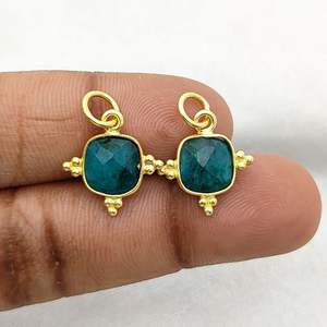 Colgante de Esmeralda con forma de cojín, abalorio de piedras preciosas facetadas, colgantes de moda de acero inoxidable chapados en oro de 14 quilates para hacer un aniversario - Product Image 4