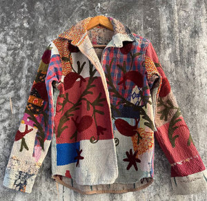 Veste chemise vintage Kantha Suzani pour femmes – Manteau réversible matelassé en coton fait main style bohème patchwork - Product Image 4