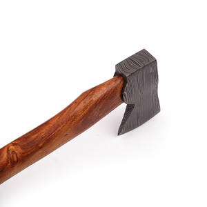 Mini hacha Servicios OEM Hacha vikinga de acero de Damasco de alta calidad Hoja personalizable y mango Funda de cuero incluida Forjado a mano - Product Image 2