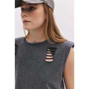 Camiseta Casual sin Mangas con Detalle Desgarrado 100% Algodón - Product Image 2