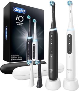 Cepillo de dientes eléctrico Oral-B iO 5 Brilliant Clean, paquete de 2 - Product Image 1