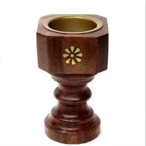 Quemador Bakhoor de madera maciza para festivales islámicos y reuniones religiosas que ofrecen fragancia con un diseño tradicional auténtico - Product Image 4