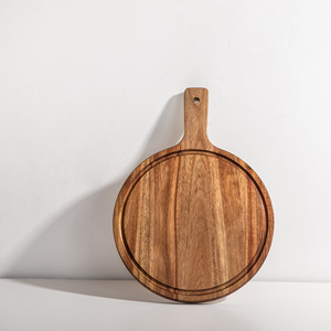 Planche à découper en bois d'acacia occidental (rond, 1,5 cm d'épaisseur) - Planche à pizza avec poignée 100% écologique - Product Image 3