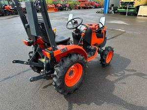 Tractor Usado Kubota B1121 4WD con 645 Horas, 12 HP, Salidas Hidráulicas Traseras Dobles ¡Tractor de 12 HP con Ruedas DUALES! Rodamiento de Engranaje del Motor - Product Image 5